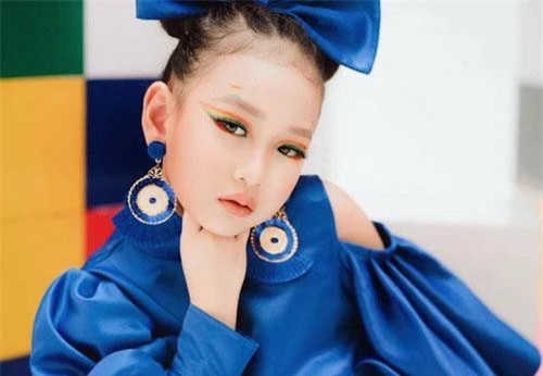 Lee Sumi đã có màn trình diễn ấn tượng với trang phục trong bộ sưu tập “Chạng vạng” của NTK Lê Trần Đắc Ngọc