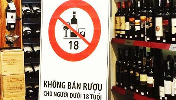Cơ sở bán rượu, bia phải dán thông báo không bán cho người dưới 18 tuổi 