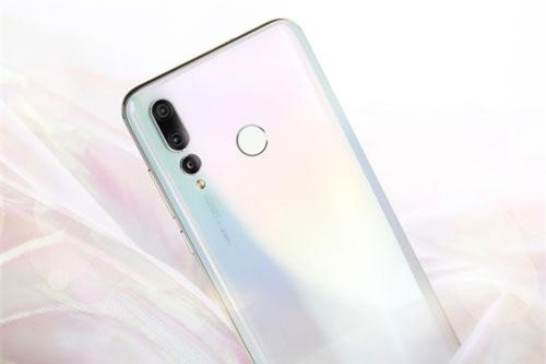 Smartphone tầm trung đáng mua bậc nhất tại Việt Nam giảm giá hấp dẫn