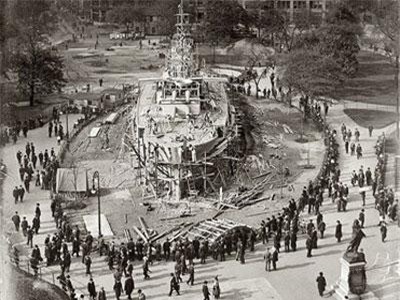 Kinh ngạc lý do Mỹ đóng thiết giáp hạm giữa lòng New York