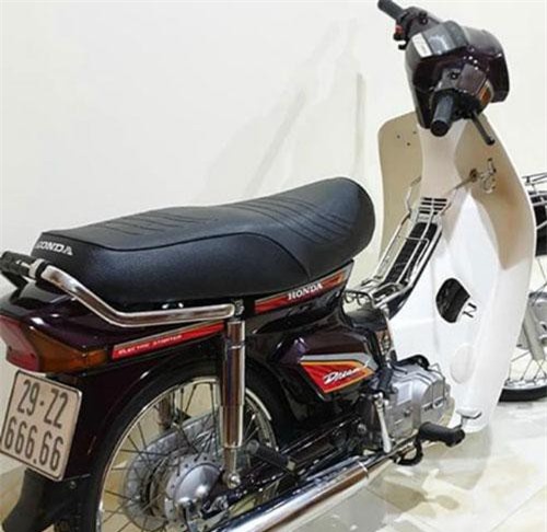 Honda Dream biển ngũ quý 6 thét giá 200 triệu đồng 'gây sốt'