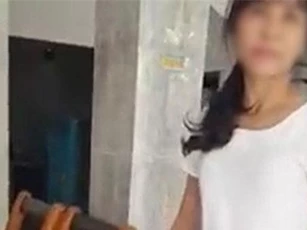 Mẹ kế rủ trai lạ vào nhà nghỉ "vay tiền", con chồng bắt quả tang thì phân bua "ngồi vỉa hè sợ bị dị nghị"