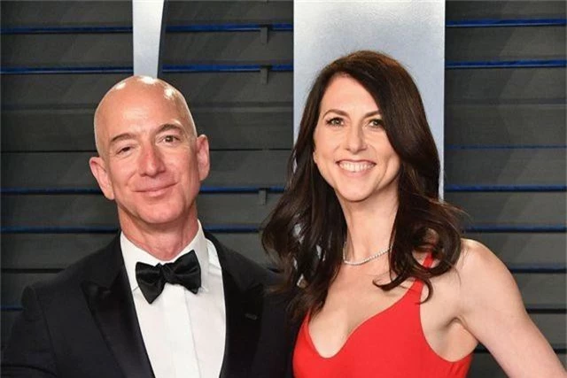 Cuộc ly hôn tỷ đô hoàn tất, tài sản ông chủ Amazon “bay hơi” gần 40 tỷ USD - 1
