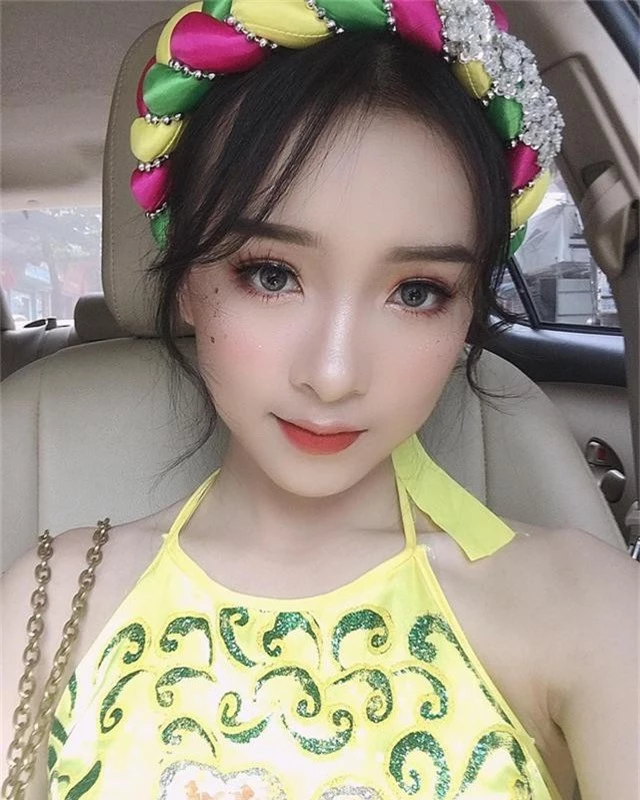 Girl xinh 2K1 bỗng bị dân tình săn info tới tấp chỉ vì đến nhà chơi và chụp ảnh cùng Bà Tân Vlog - Ảnh 8.