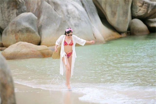 Nghệ sĩ Chiều Xuân lại khoe ảnh bikini đầy gợi cảm ở tuổi 52 - 5