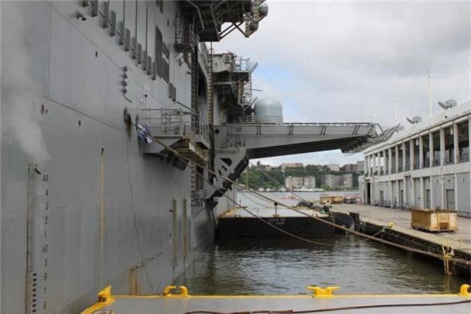 Soi dan vu khi “khung” tren tau tan cong do bo USS Kearsarge-Hinh-2