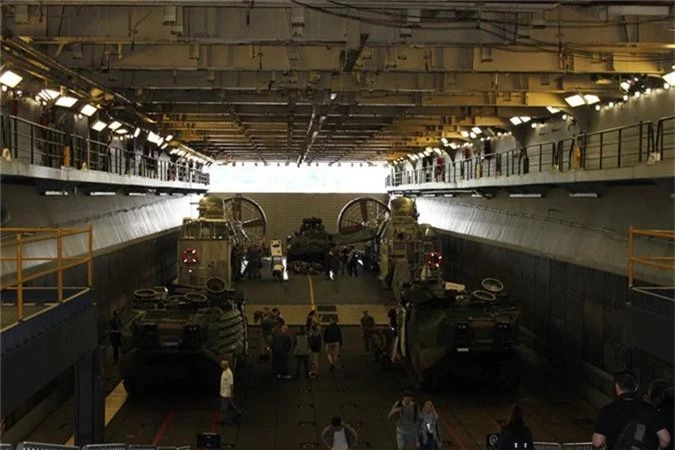 Soi dan vu khi “khung” tren tau tan cong do bo USS Kearsarge-Hinh-4