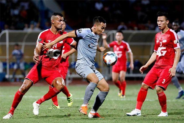 Bầu Đức “thách” vô địch V-League, HLV đội TPHCM lên tiếng