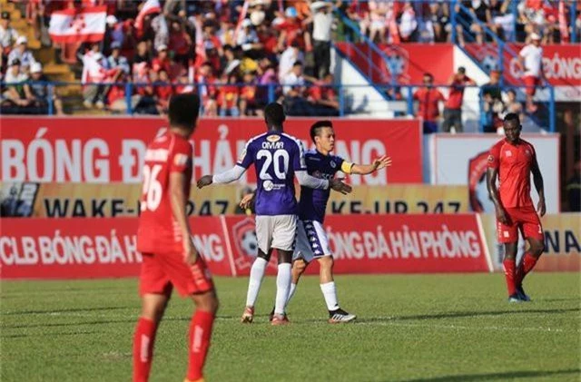 Văn Quyết lập công, CLB Hà Nội đòi lại ngôi đầu V-League - 1