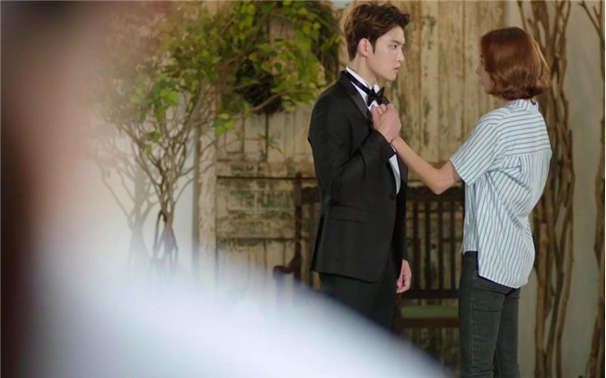 Phẫn nộ, ê chề khi đêm tân hôn, chồng bỏ mặc vợ trẻ để đi an ủi tình cũ