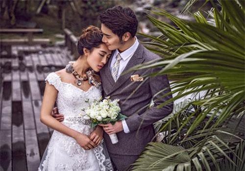 Cay đắng nhìn người yêu vừa chia tay 1 tháng đã vội quay về cưới tình cũ