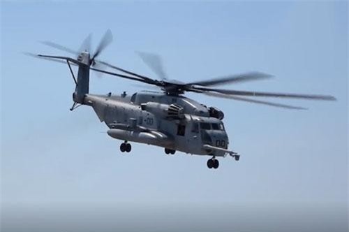 Clip: Mãn nhãn xem máy bay đặc dị V-22 và siêu mã CH 53E Mỹ trình diễn