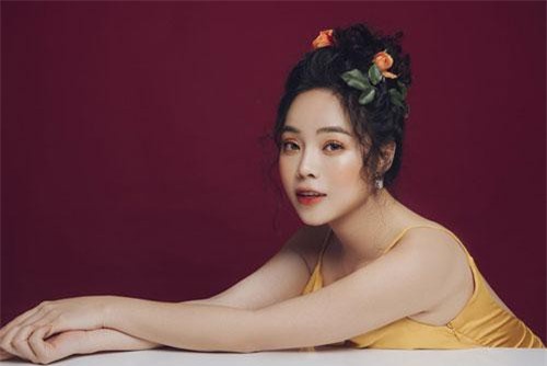 Sao mai Mai Diệu Ly khoe nhan sắc ngọt ngào như đóa hồng