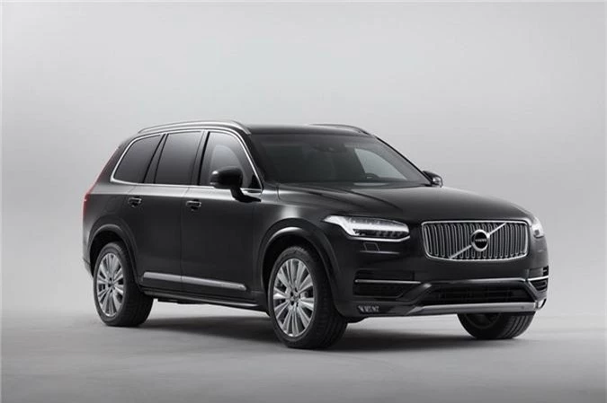 Volvo bắt đầu thực hiện mẫu xe này chỉ 2 năm trước, và giờ sản phẩm hoàn chỉnh được chứng nhận VPAM VR8, tức xe có khả năng chống đạn 360 độ cũng như chống nổ, tạo nên sự an toàn cho khách hàng.