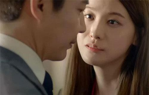 Ngoại tình với cấp dưới của chồng, tôi chết lặng khi biết được sự thật phũ phàng sau những tin nhắn giữa hai người họ