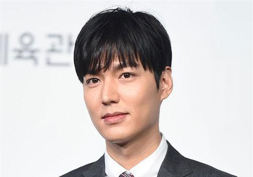 Đỉnh cao trai đẹp là đây, Lee Min Ho lần đầu đi sự kiện tại Hàn, diện vest bảnh bao khoe đôi chân siêu dài khiến chị em xao xuyến