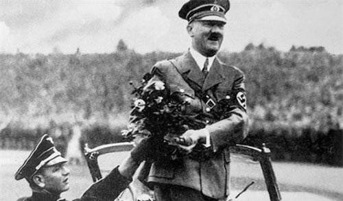 Sự thật 'sốc toàn tập' về kẻ đốt xác vợ chồng Hitler