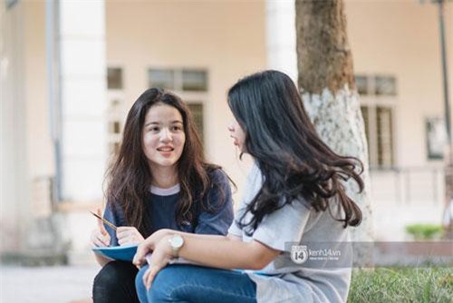 Nữ sinh con lai Việt Nga có cái tên lạ gây náo loạn tại cổng trường thi vào Học viện báo chí vì quá xinh xắn và đáng yêu