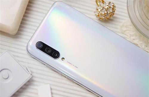 Smartphone 3 camera, chip S710, RAM 6 GB, pin 4.030 mAh, giá rẻ bất ngờ
