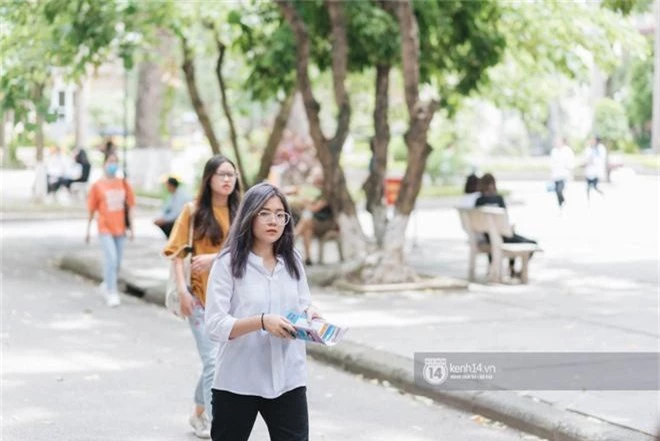 Nữ sinh con lai Việt Nga có cái tên lạ gây náo loạn tại cổng trường thi vào Học viện báo chí vì quá xinh xắn và đáng yêu - Ảnh 10.