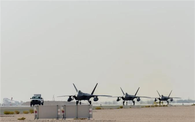 Tiem kich F-22 My vua dua toi Qatar xin hon F-35 o diem nao?-Hinh-3