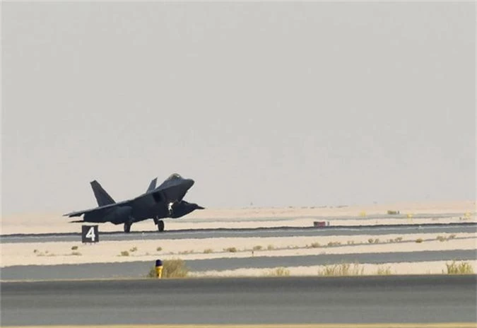 Tiem kich F-22 My vua dua toi Qatar xin hon F-35 o diem nao?-Hinh-4