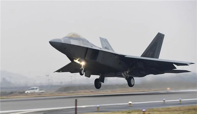 Tiem kich F-22 My vua dua toi Qatar xin hon F-35 o diem nao?-Hinh-9