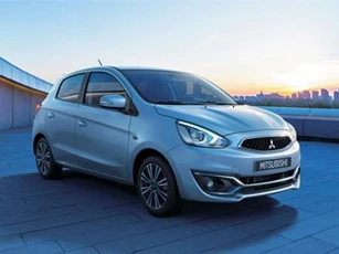 Mitsubishi Việt Nam giảm giá hấp dẫn, quà tặng giá trị cho khách hàng mua xe