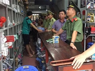 Thu giữ gần 1.000 linh kiện xe máy nghi giả mạo Honda, Yamaha
