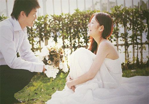 Bị tai nạn hỏng cả khuôn mặt, tôi tuyệt vọng đòi ly hôn nhưng câu nói của chồng khiến tôi nghẹn ngào