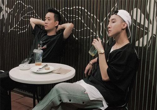 Justatee đăng ảnh cùng Sơn Tùng, thả thính đang “nói chuyện nhạc”