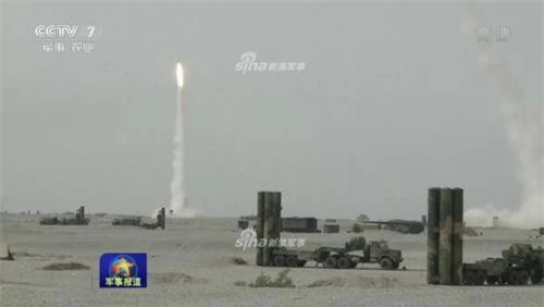 Xe mang phóng tự hành 5P85TE của hệ thống tên lửa phòng không S-300PMU Trung Quốc. Ảnh: CCTV 7.