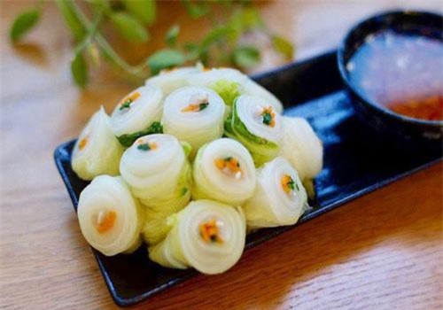 Tôi làm món cuốn mát giòn này 1 lần mà chồng con yêu cầu làm lại suốt, các mẹ hãy thử ngay!