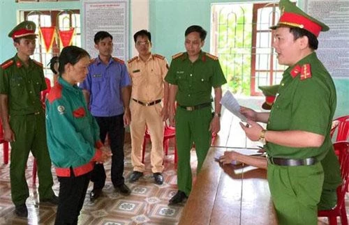 Cơ quan CSĐT huyện Hương Sơn tống đạt lệnh khởi tố đối với Nguyễn Thị Hảo