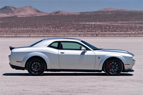 10. Dodge Challenger SRT Hellcat Redeye 2019 (vận tốc tối đa: 327 km/h).