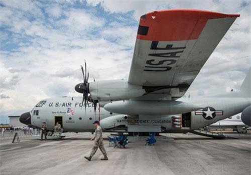 Bên trong khoang lái của vận tải cơ C-130: Tiện nghi bất ngờ