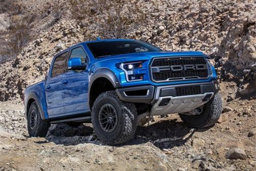 Ford F-150 Raptor 2019 giá gần 5 tỷ lăn bánh trên đuờng phố Sài Gòn