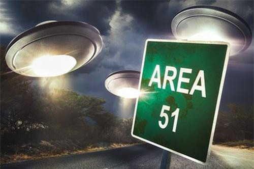 Bí ẩn về người đàn ông một mực khẳng định sự tồn tài của UFO và khu vực 51