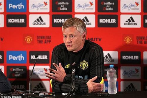 HLV Solskjaer 'chặn cửa' ra đi của Paul Pogba