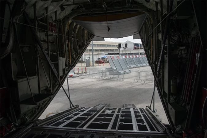 Ben trong khoang lai cua van tai co C-130: Tien nghi bat ngo-Hinh-13