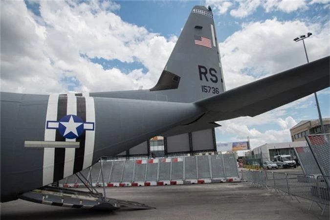 Ben trong khoang lai cua van tai co C-130: Tien nghi bat ngo-Hinh-14