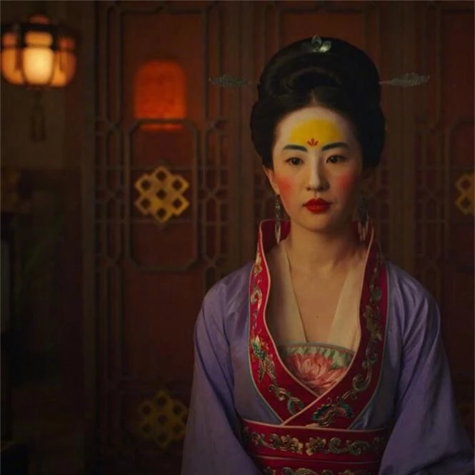 Tạo hình mặt mộc, tóc rối của Lưu Diệc Phi trong ‘Mulan’ gây bão mạng xã hội - ảnh 6