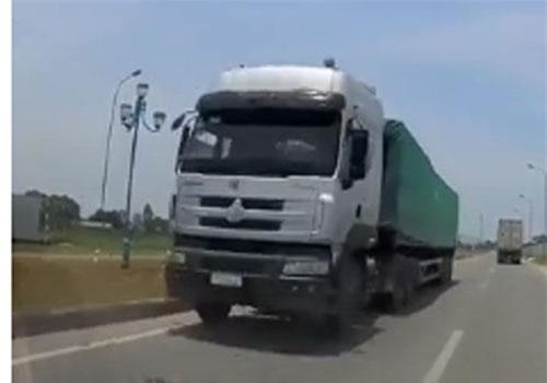 Rùng mình đối diện xe tải đi ngược chiều để... tránh trạm thu phí