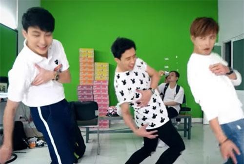 CLIP: ‘Chết cười’ với cảnh Trấn Thành, Gin Tuấn Kiệt và B Trần nhảy 'Hãy trao cho anh'