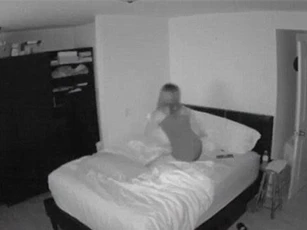 CLIP: Người phụ nữ hoảng loạn vì bị ma dọa lúc nửa đêm