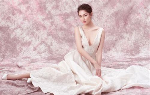 Nhan sắc ngày càng nóng bỏng của Á hậu Thuỳ Dung ở tuổi 23