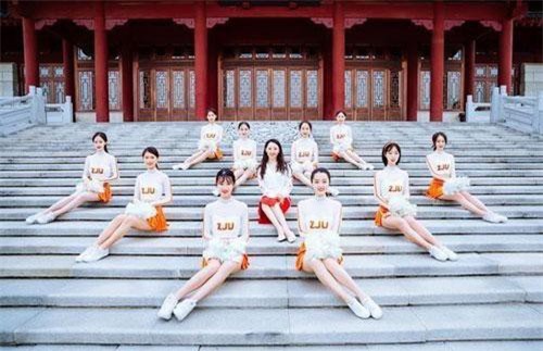 Bộ ảnh kỷ yếu của nữ sinh ngôi trường này có gì hot khiến dân mạng phải thốt lên: "Nhất định sẽ thi vào đây bằng mọi giá"