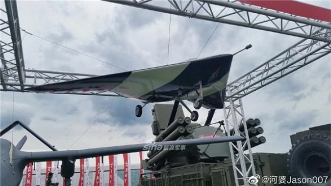 Can canh UAV tang hinh Nga lan dau mang den Army-2019-Hinh-2