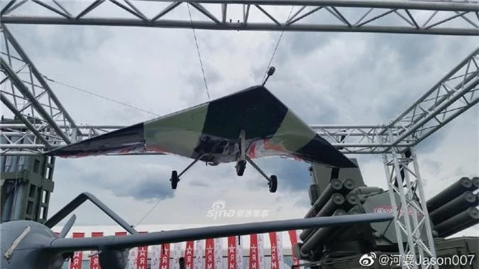 Can canh UAV tang hinh Nga lan dau mang den Army-2019-Hinh-3