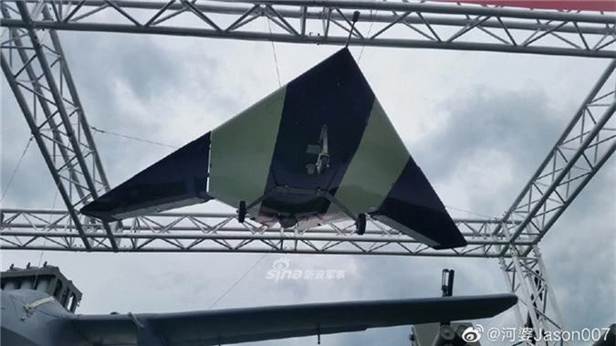 Can canh UAV tang hinh Nga lan dau mang den Army-2019-Hinh-4